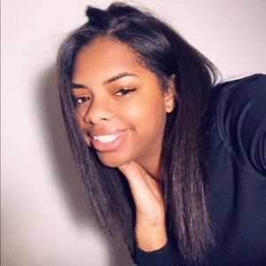 Meet your Posher, Alexis